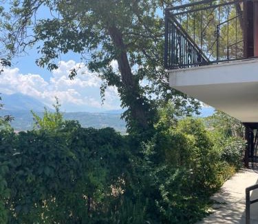 Alanno House | GArt House Holiday Home