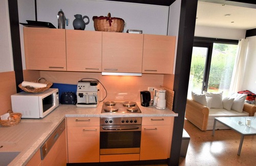 Stove Apartment | Garten-Ferienwohnung in ländlicher Idylle