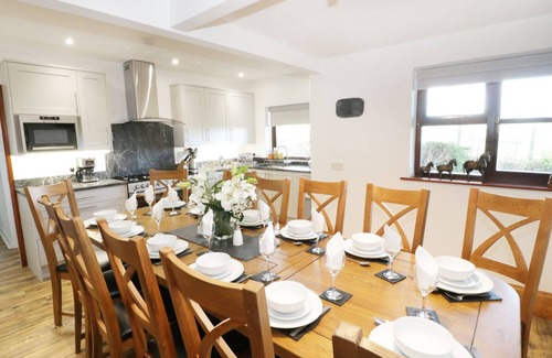 Denbigh Cottage | GARTH COTTAGE, pet friendly, luxury holiday cottage in Denbigh