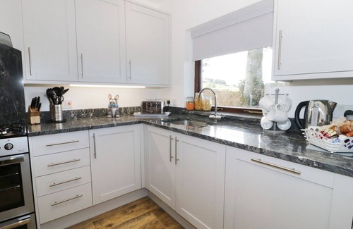 Denbigh Cottage | GARTH COTTAGE, pet friendly, luxury holiday cottage in Denbigh