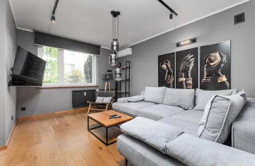 Grochow Apartment | Garwolińska 26 by Homeprime