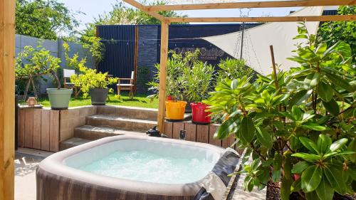 Awoingt Apartment | GARY Suite - Studio Cosy, Spa et jardin privatif à 4 min de Cambrai