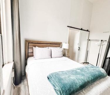 Gaslamp Quarter Hotel | Gaslamp 2bdrm - W Parking & 4 Beds #204