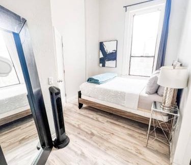 Gaslamp Quarter Hotel | Gaslamp 2bdrm - W Parking & 4 Beds #204