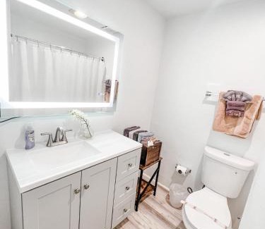 Gaslamp Quarter Hotel | Gaslamp 2bdrm - W Parking & 4 Beds #204