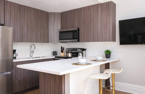 Gaslamp Quarter Apartment | Gaslamp Loft Escape | Sleeps 7 in Style