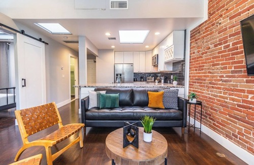 Gaslamp Quarter Apartment | Gaslamp Luxury 2BR: Queen Beds, Smart TV, AC