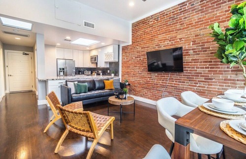Gaslamp Quarter Apartment | Gaslamp Luxury 2BR: Queen Beds, Smart TV, AC
