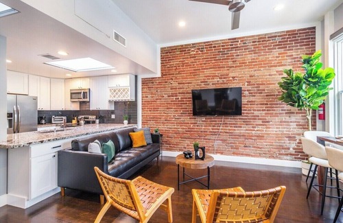 Gaslamp Quarter Apartment | Gaslamp Luxury 2BR: Queen Beds, Smart TV, AC