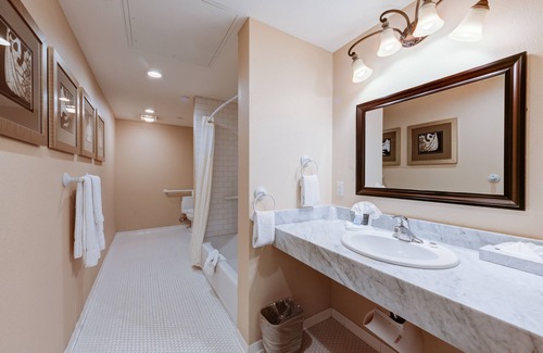 Gaslamp Quarter Hotel | Gaslamp Plaza Suites