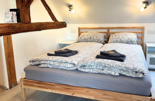 Uebigau-Wahrenbruck Apartment | Gasthaus Bomsdorf - ruhige Lage, free WLAN & Parken, Self Check-In, Smart-TV