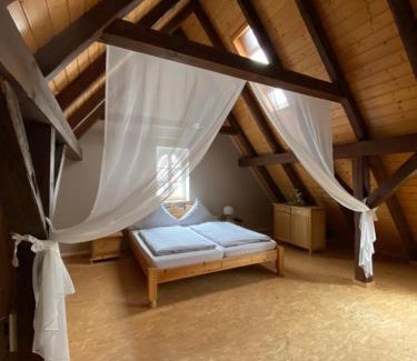Adelshofen House | Gasthaus Holdermühle