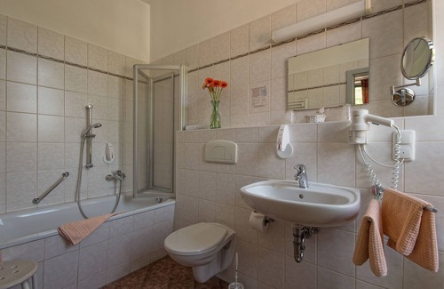 Naumburg Hotel | Gasthaus & Hotel Zur Henne