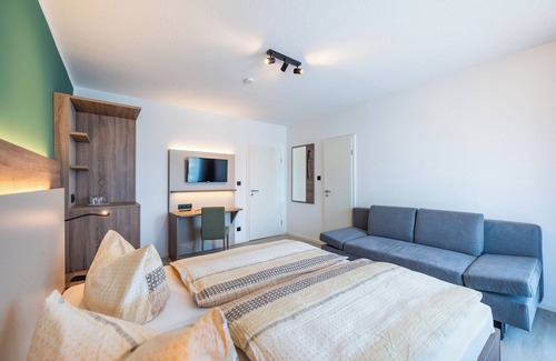Glowe House | Gasthaus & Pension Zur Schaabe