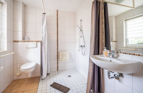 Glowe House | Gasthaus & Pension Zur Schaabe