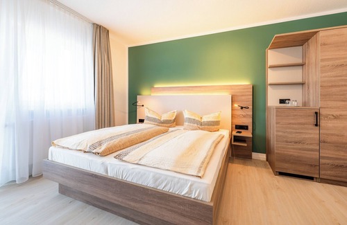 Glowe House | Gasthaus & Pension Zur Schaabe