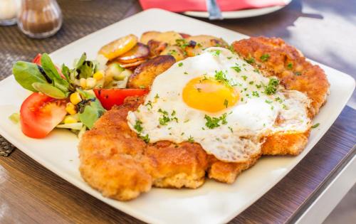 Glowe House | Gasthaus & Pension "Zur Schaabe"