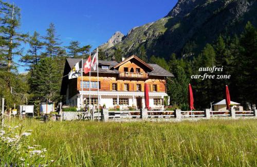 Bever Hotel | Gasthaus Spinas