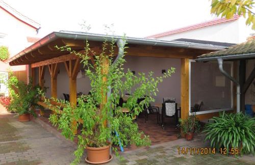 Steutz House | Gasthaus und Pension Zum Biber