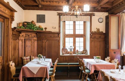 Hoesbach House | Gasthaus Zum Specht