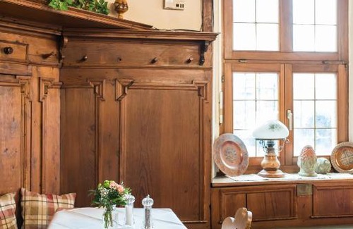 Hoesbach House | Gasthaus Zum Specht