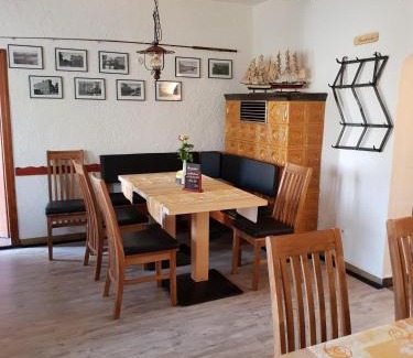 Altfriesack Hotel | Gasthof Alte Fischerhütte