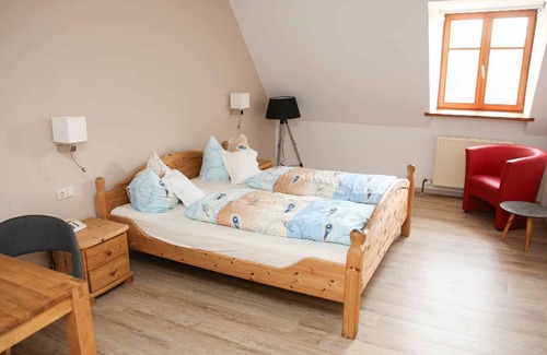 Freudenberg Bed & Breakfast | Gasthof Schloßbraeu Lintach