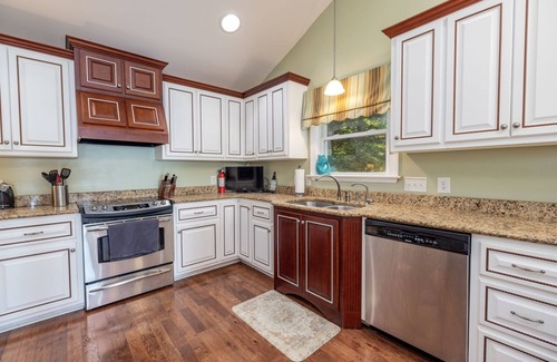 Littleton House | Gaston Getaway at Lake Gaston