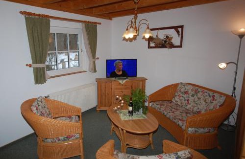 Hiddensee House | Gaststätte und Pension Zum Klausner