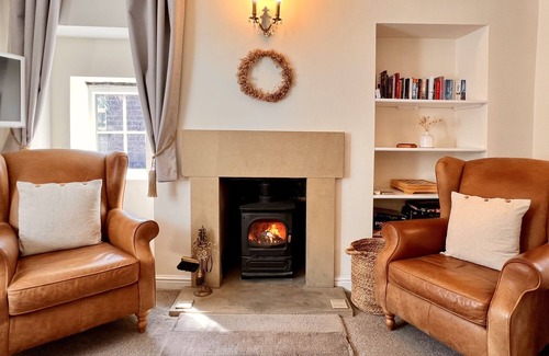 Matlock House | Gate Cottage, Matlock, Historic 1740's Cosy Cottage