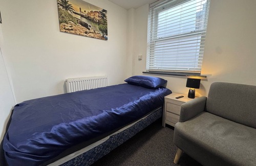 King's Lynn Cabin | Gate Lodge - Private En-suite rooms