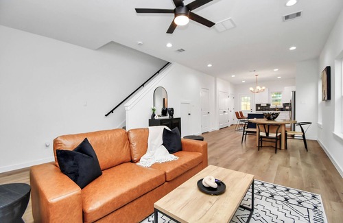 Northeast Houston House | Gated-10mins to Downtown-3 TVs-Fire Pit