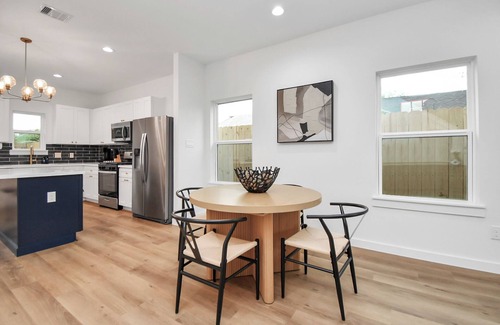 Northeast Houston House | Gated-10mins to Downtown-3 TVs-Fire Pit
