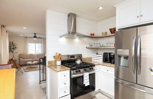 Little Armenia House | Gated 2BD - AC - Family Friendly