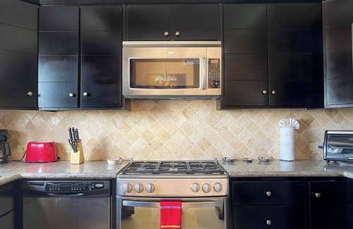 Bella Vista Apartment | Gated 2BR Apartment near Sandy Beach 15B