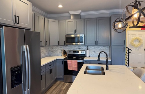 North Houston House | Gated 2BR Houston Home Near Med Center