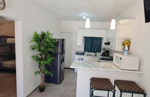 Oriente House | GATED AND VERY SECURED WHITE HOUSE 6 MINS FROM THE BEACH