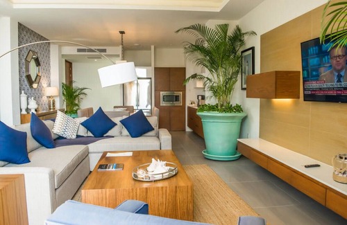 La Puntilla House | Gated Community with gardens, beach. Your own pool. Healyh Club on -site.