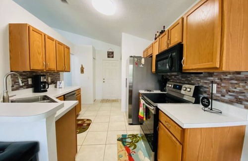 Haines City Villa | Gated Community - Free WIFI - Vacation Villa - Near Disney Area - Private Pool