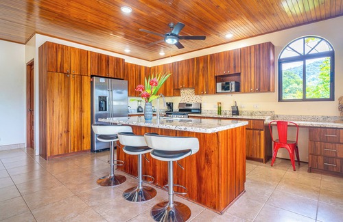 Barrio Las Playitas House | Gated Community-Privacy, Ocean Views-pool-Ojochal-sleep 9