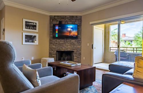 Camelback East House | Gated Condo Heated Pool Putt Green Near Papago