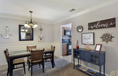 Saint Simons Island Condo | Gated Condo with Pool Walk to Nightlife St. Simons Island
