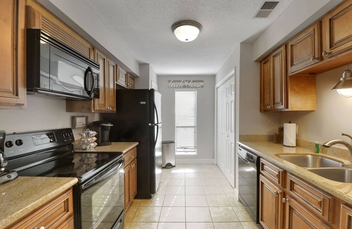 Saint Simons Island Condo | Gated Condo with Pool Walk to Nightlife St. Simons Island