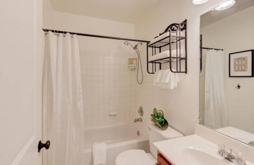 Midtown Apartment | Gated Cottage Walking Distance to Overton Square