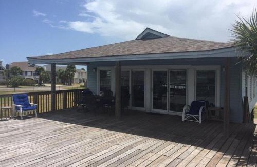 Jamaica Beach House | Gated Deck for Children 3BR Great Fishing!