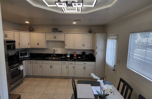 North Hollywood House | Gated Family Home in NOHOn