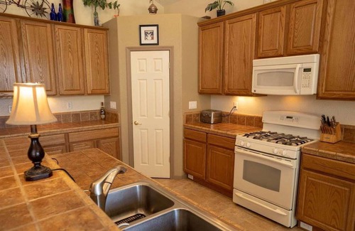 Dayton House | Gated Golf Course, Close to Tahoe! On the Dayton Airpark. Fly In Too!