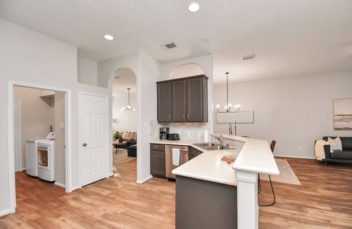 Falcon Point House | Gated Golf Course Home Near Cinco Ranch – Perfect for Remodels or Relocations!