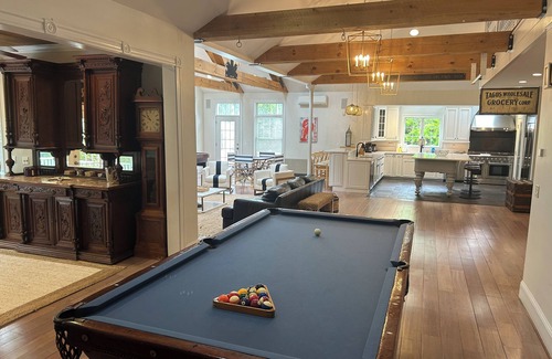 Middletown House | Gated Home Near Beaches/Newport w/Massive open Living/Gourmet Kitchen, 12 beds