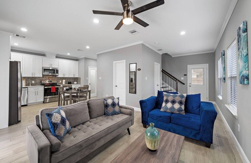 Southeast Houston House | Gated I 2.5 Bath + Laundry I Near NRG + Medical Center + HOU airport